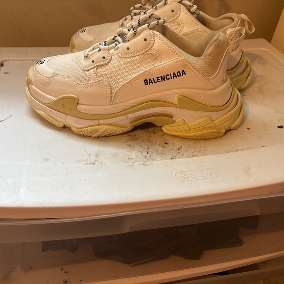 Shoes - Picture 3 of 4